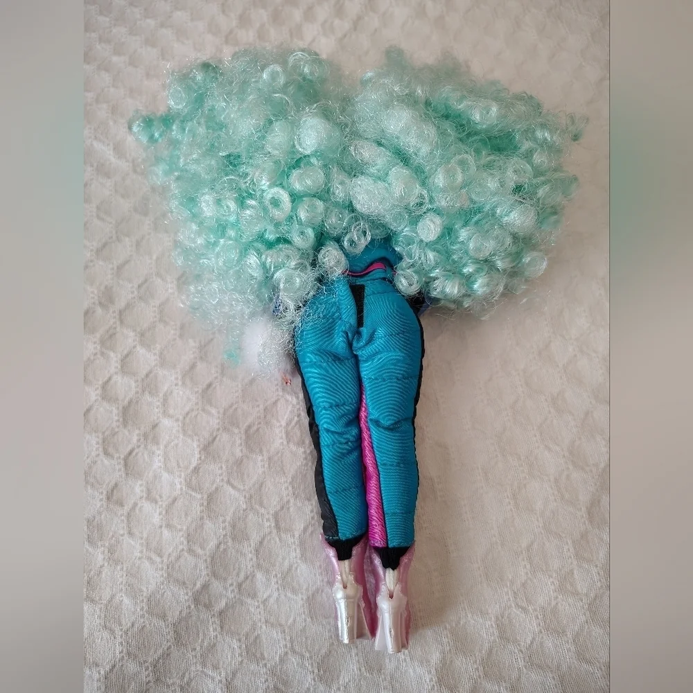 L.O. L Surprise! O. M. G. Winter Chill Icy Gurl Fashion Doll.